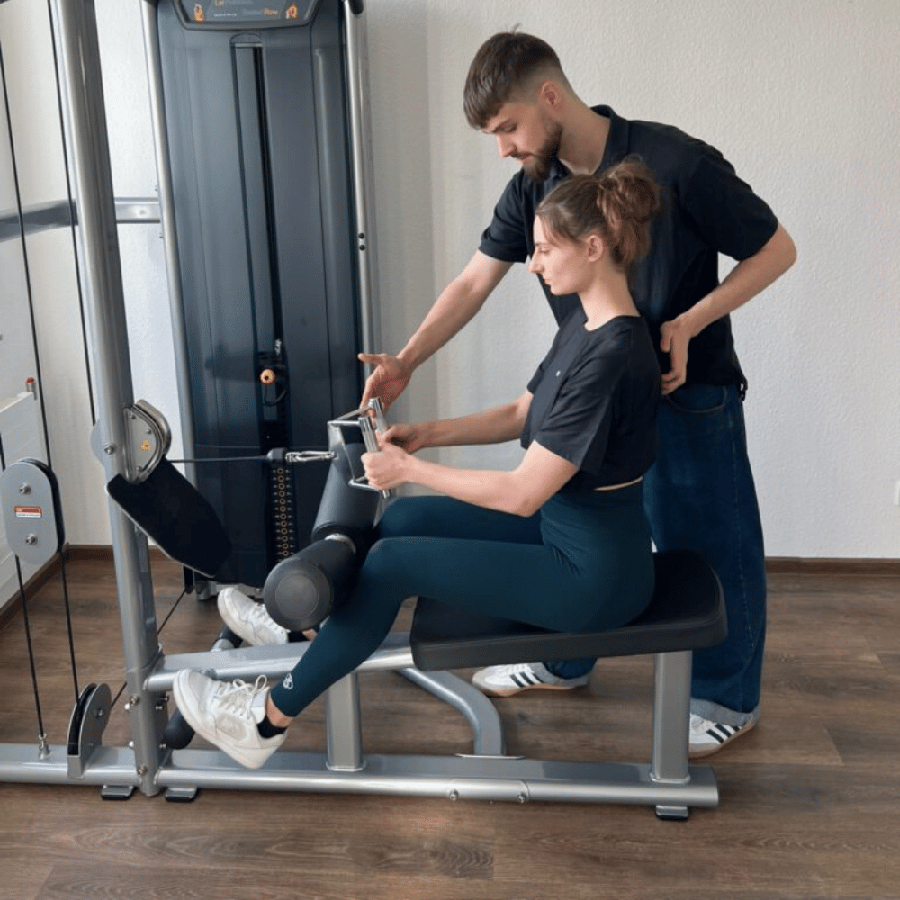 Physiotherapie Überungen auf Geräten